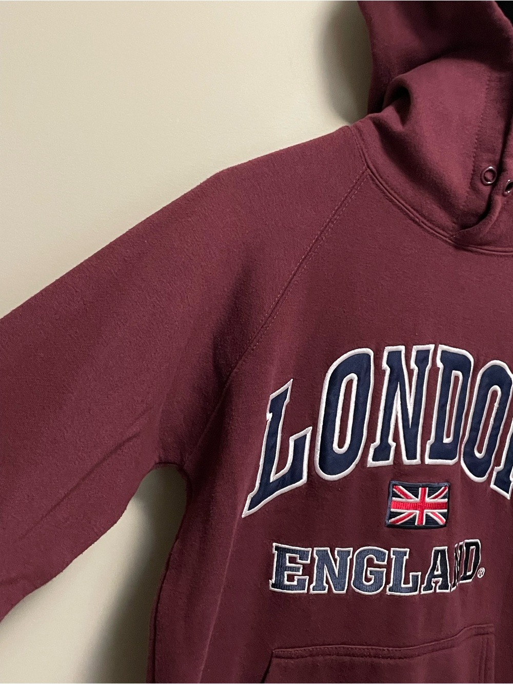 London England Maroon Hooded Sweatshirt Men’s Medium - Picture 5 of 10